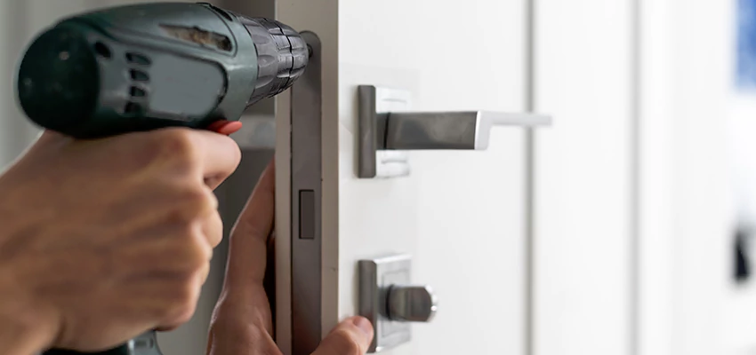 Locksmith For Lock Replacement Near Me in La Ca, CA