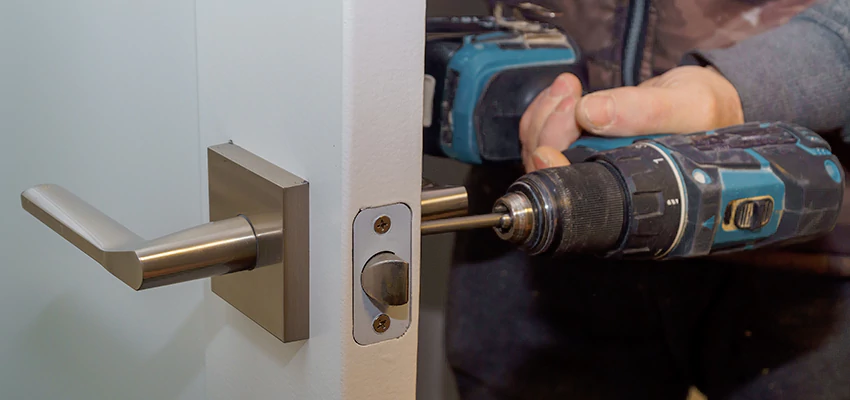 Broken Door Handle Lock Repair in La Ca, California